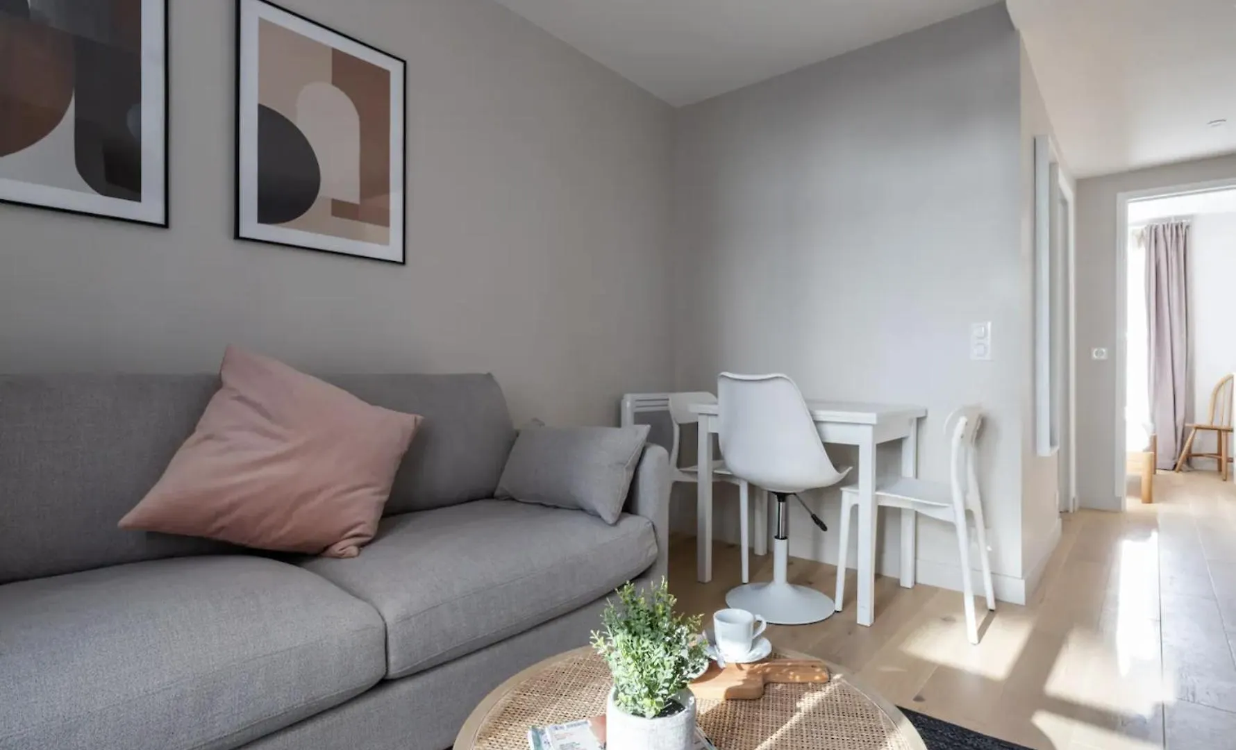Enchanting Parisian Apartment *